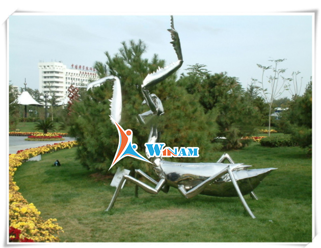 Lively large mantis stainless steel square sculpture