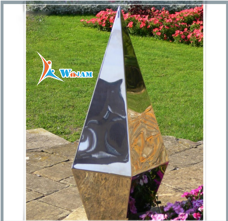 Mirror polished stainless steel sculpture