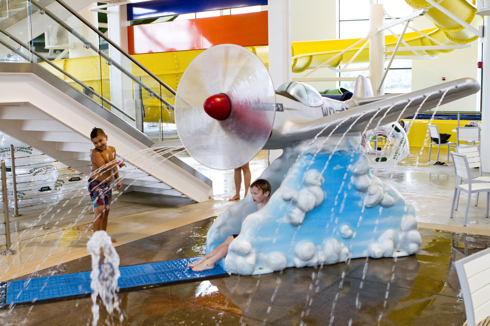 Khu vui chơi Wing and Waves