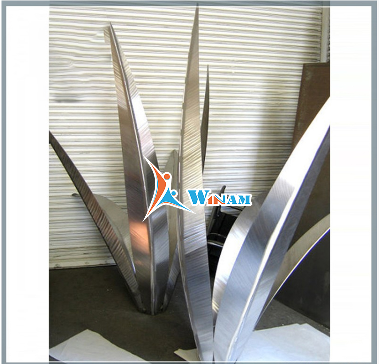 Large outdoor garden metal tree sculpture