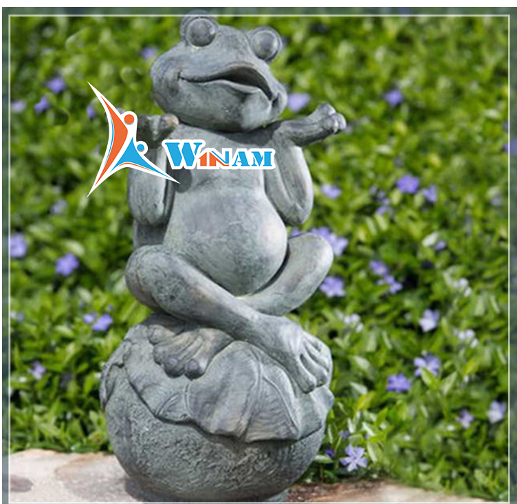 Cute Frog Sitting on the Lotus Leaf Bronze Sculpture