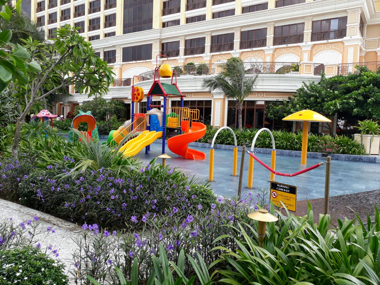 Khu vui chơi The Grand Hồ Tràm Strip