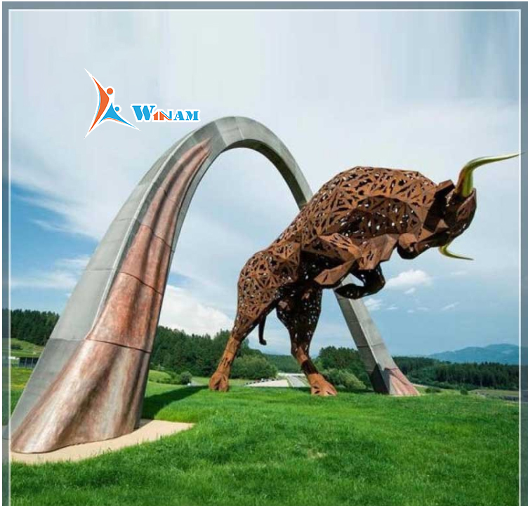 Famous Large Outdoor Decoration Metal Angry Bull Sculpture