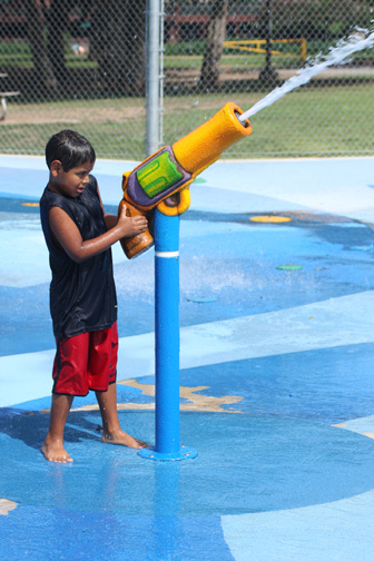 BIG SQWERTS™ SIX SHOOTER