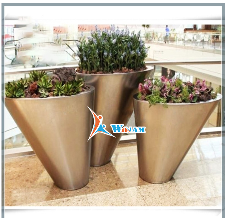 Shopping Mall Decor Bright Color Metal Flower Pot / Luxury Flower Pot