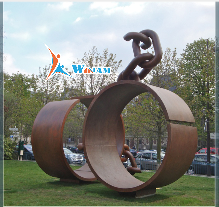 Famous modern large outdoor bronze chain sculpture
